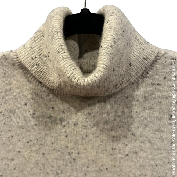 Bloomingdale’s 100% Cashmere Turtleneck Sweater (Color: Gray/Black, Size: XS) - Picture 5 of 6